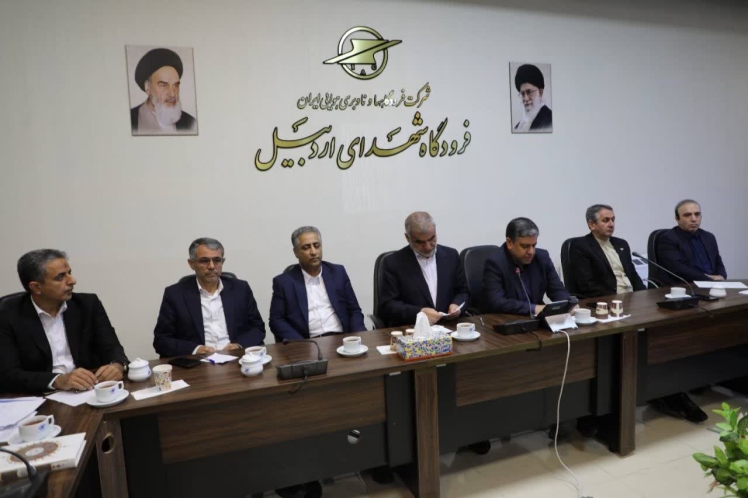 نشست استاندار اردبیل با مدیرعامل بانک صنعت و معدن برای جذب تسهیلات واحدهای تولیدی / ضرورت مساعدت در امهال تسهیلات و تامین سرمایه در گردش 