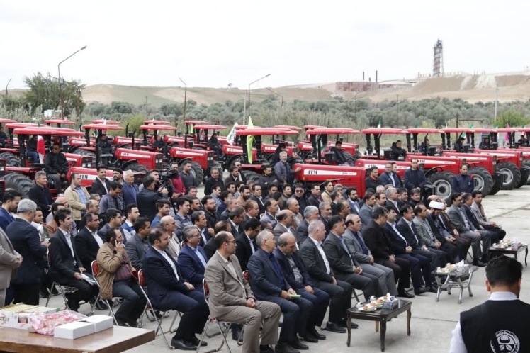 رونمایی از خرید ۵۰ دستگاه تراکتور در شرکت کشت و صنعت و دامپروری مغان