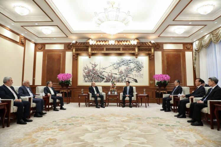 پزشکیان مامور پیگیری تاکیدات رهبر انقلاب در مورد چین هستیم