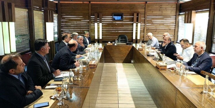 هماهنگی هلدینگ ماهان برای اجرای طرح های باغات مدرن و گردشگری در استان اردبیل / صدور مجوزهای لازم تسریع می شود.