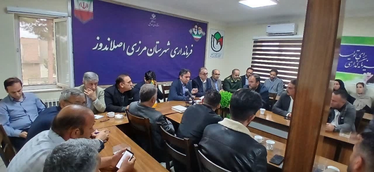 یاسر ندایی فرماندار شهرستان اصلاندوز در جلسه توجیهی نانوایان اصلاندوز